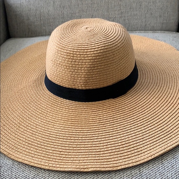 Forever 21 Accessories - Forever 21 Wide Brim Sun Hat
